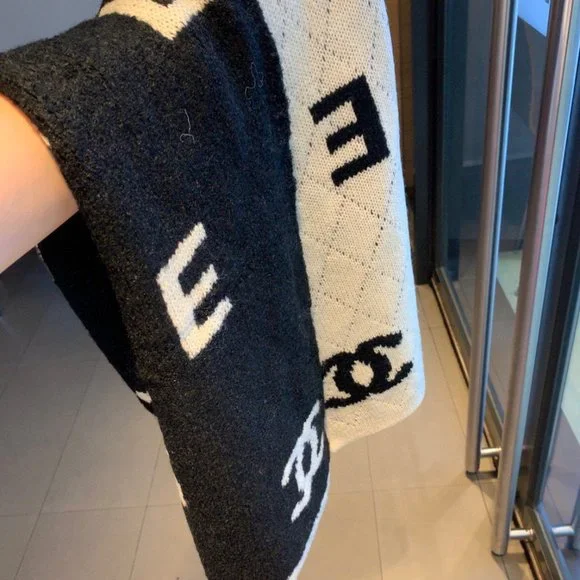 💎✨AUTHENTIC✨💎CHANEL scarf - Picture 5 of 5